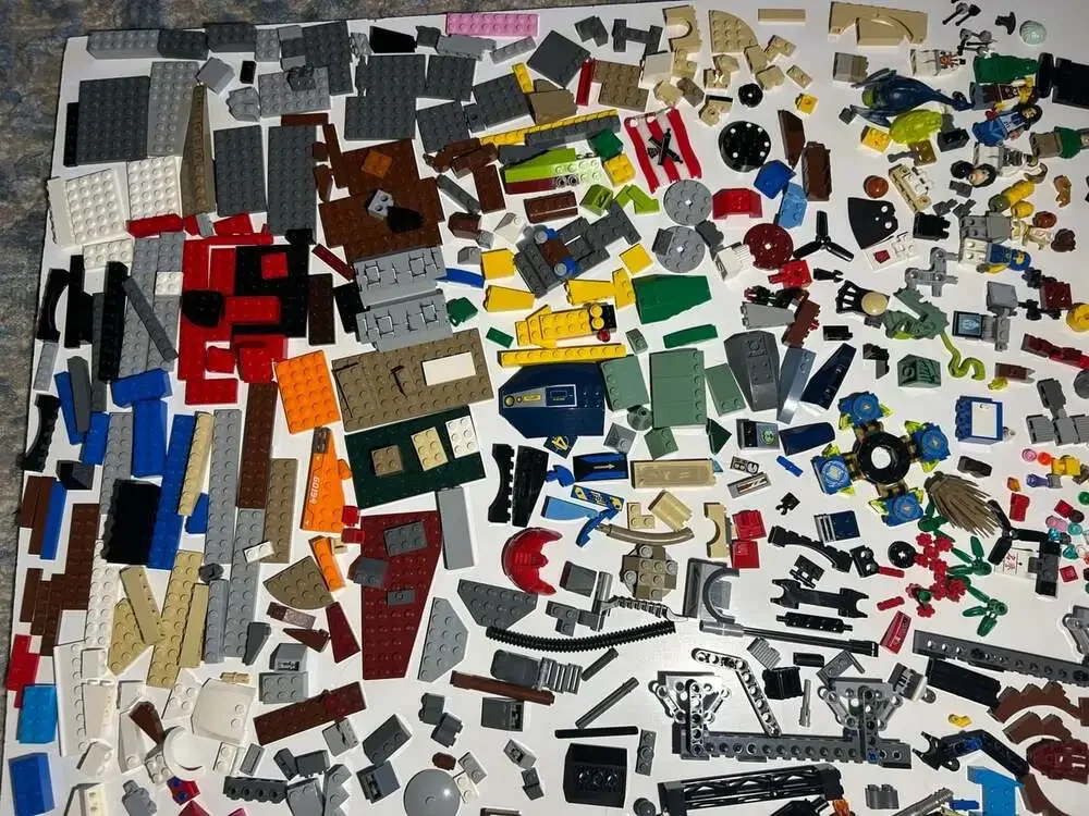 Assorted Mini Legos Lot over 2lbs with weapons, figures incomplete see photos